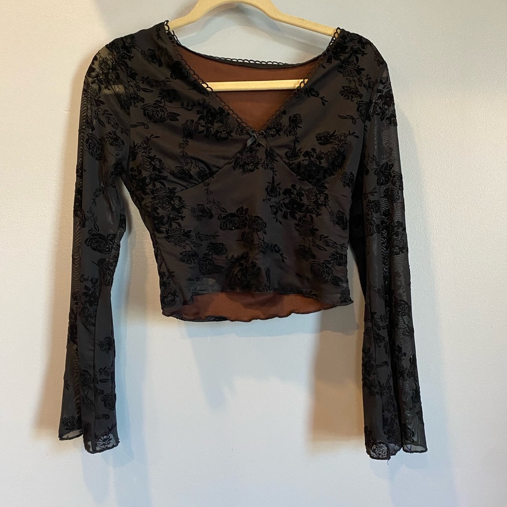 Black Floral Long-Sleeve Cropped Top